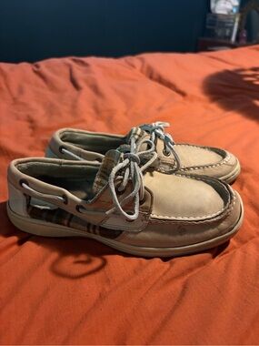 Sperry Women's Beige and Brown Plaid Boat Shoes 6.5